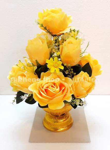 พานดอกไม้ประดิษฐ์ กุหลาบสีเหลือง สำหรับถวายพระพร
