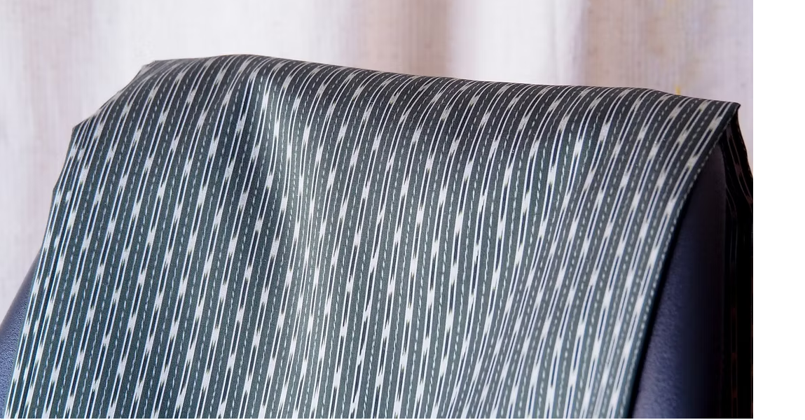 ซิ่น ผ้าไหมมัดหมี่ ไหมบ้าน ขนาด 1x2หลา พื้นสีเขียวดำ รหัส CISP-CT-102534