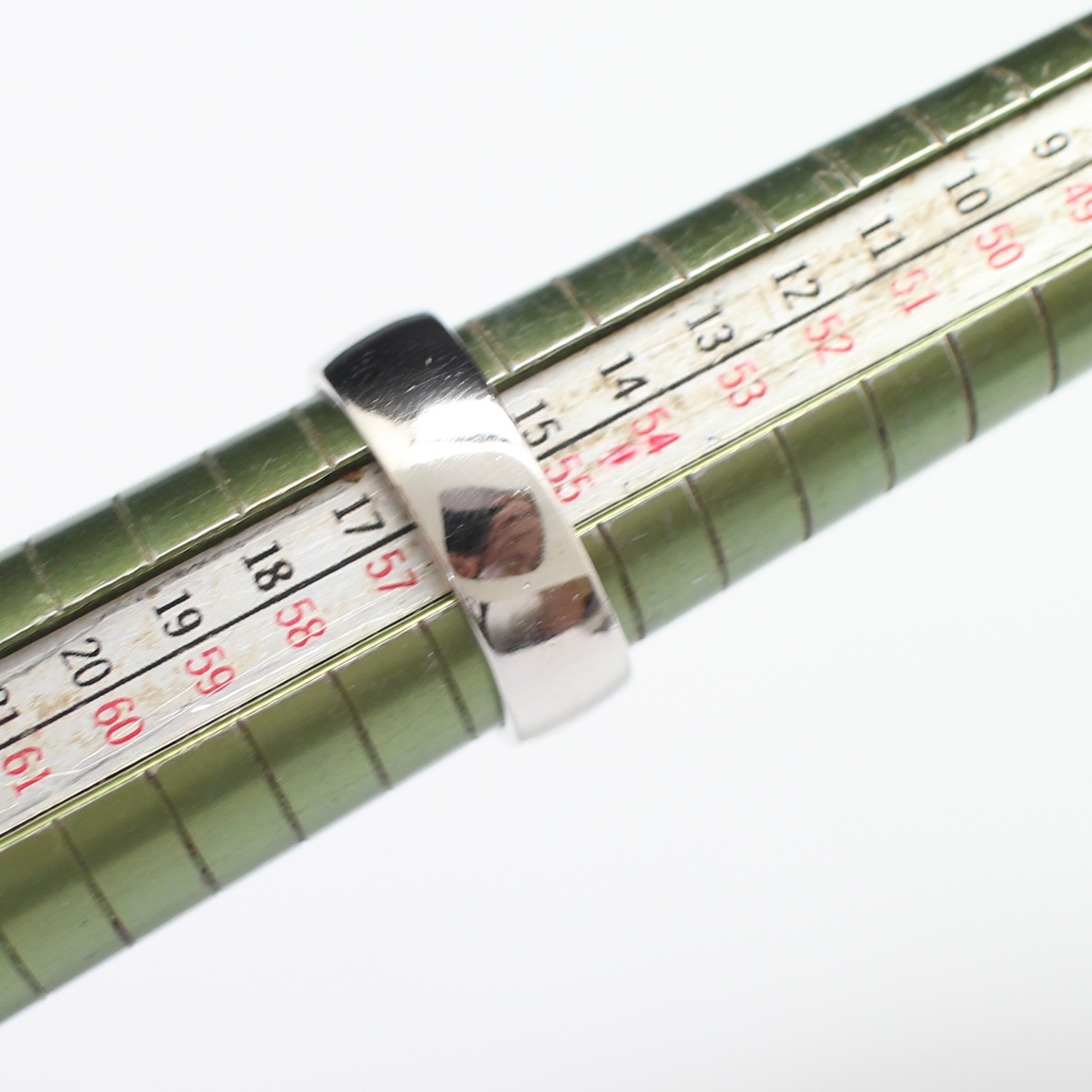 RG250150 แหวนเพชรแถวปอกมีด เพชรแท้ 0.11 กะรัต เพชรแทปเปอร์ 0.15 กะรัต ทองแท้ 14k นน.รวม 9 กรัม ขนาดแหวน 56