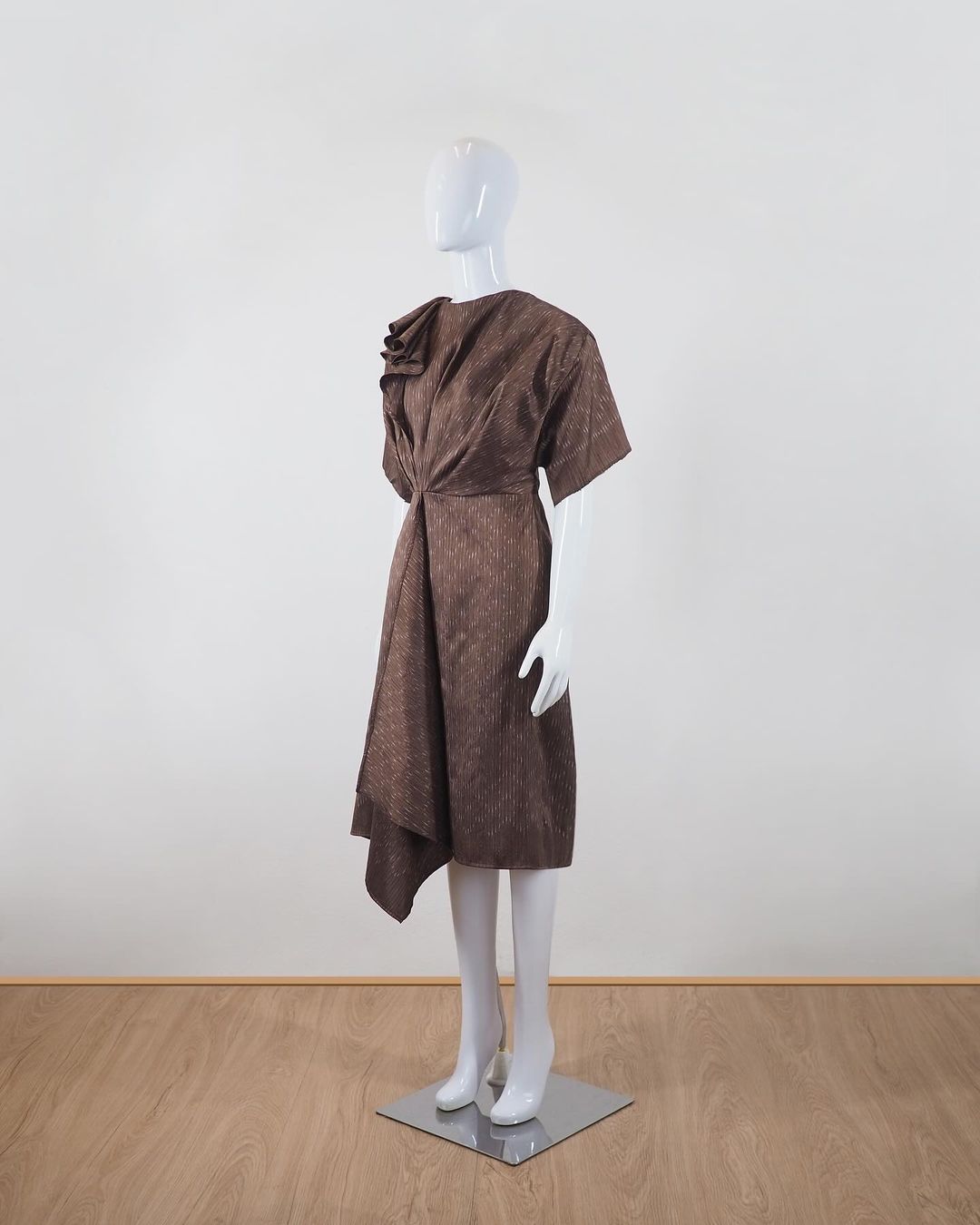 แบบตัดชุด เดรสผ้าไหม (ไม่รวมผ้า) chobmai x JHN รหัส CUT-51-03236728