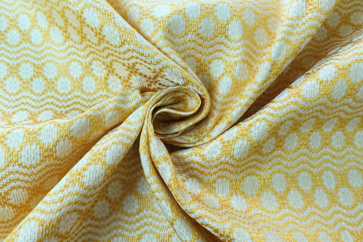 ผ้าไหมยกขิด ลายดอกมะลิ สีพื้น ไหมแท้ สีเหลืองครีม ตัดขายเป็นเมตร รหัส B-คุณพ่อชาดร ต.แกใหญ่