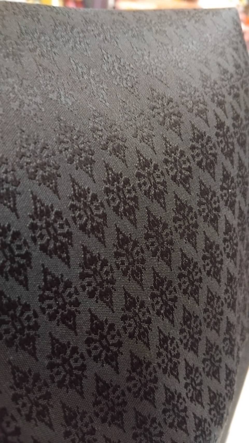 ซิ่น ผ้าไหมยกสุรินทร์ ขนาด 1x2เมตร สีดำสนิท รหัส N11-NY-1127683