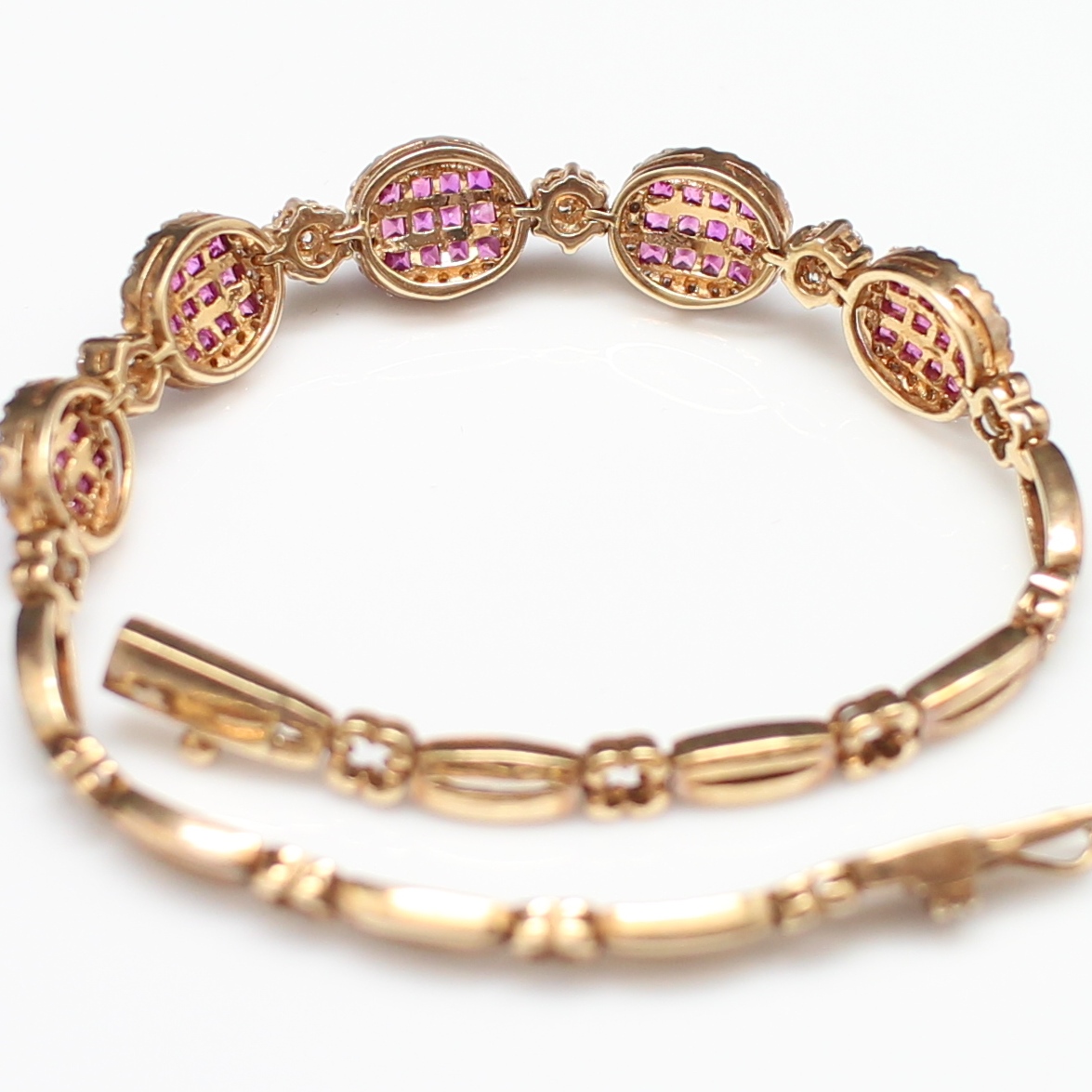 BL25041 สร้อยข้อมือทับทิมเจียรไนล้อมพลอยขาว ทองแท้ 14k นน.รวม 11.8 กรัม ยาว 18 ซม. ทับทิมสีหวานมาก