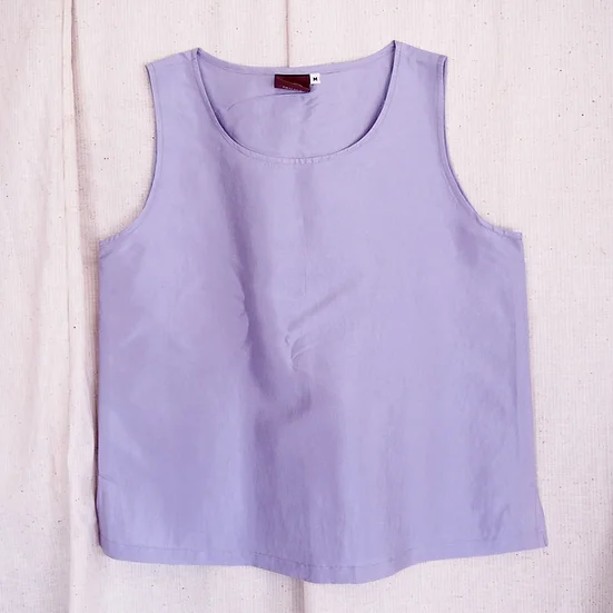 เสื้อแขนกุดไหมแท้ เฉดสีม่วงอ่อน รหัส TOP016