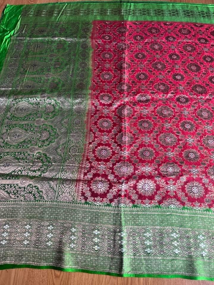 ซิ่น ผ้าปาโตล่า เส้นยืนไหมแท้ ขนาด 112x460ซม. พื้นสีแดง สีเขียว รหัส N9-SIL-GK2