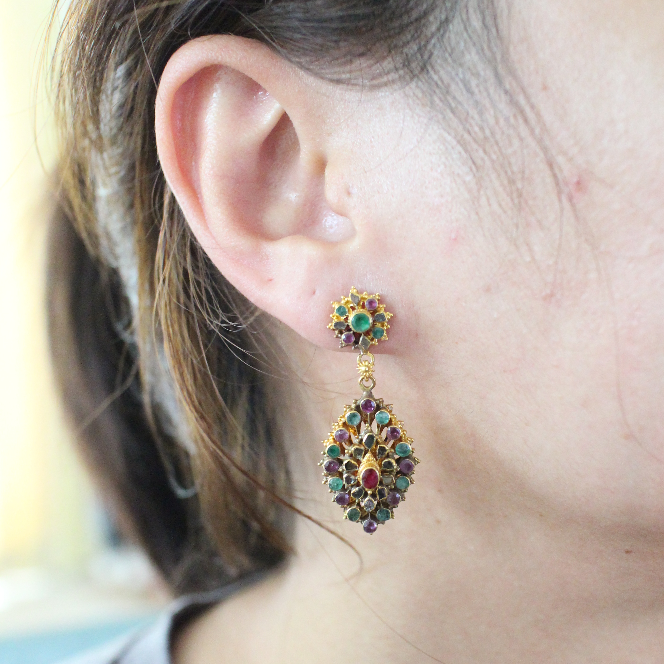 ER25379 ต่างหูสามสีตุ้งติ้ง ทับทิม มรกต เพชรซีก ทองแท้ 90% นน.รวม 10.6 กรัม