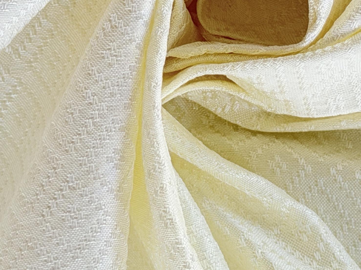 ผ้าไหมยกดอกลูกแก้ว สีพื้น ผ้าไหมแท้ 5ตะกอ สีครีมงาช้าง ไม่อาบน้ำยา ขายตามความยาวหลา รหัส B1-NY-1007671
