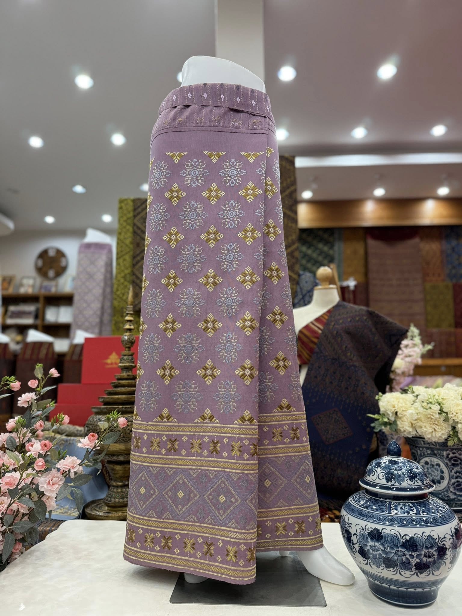 ซิ่น ผ้าไหมแพรวา ขนาด 1x2เมตร พื้นสีม่วงอมชมพู รหัส P-BM-0410685