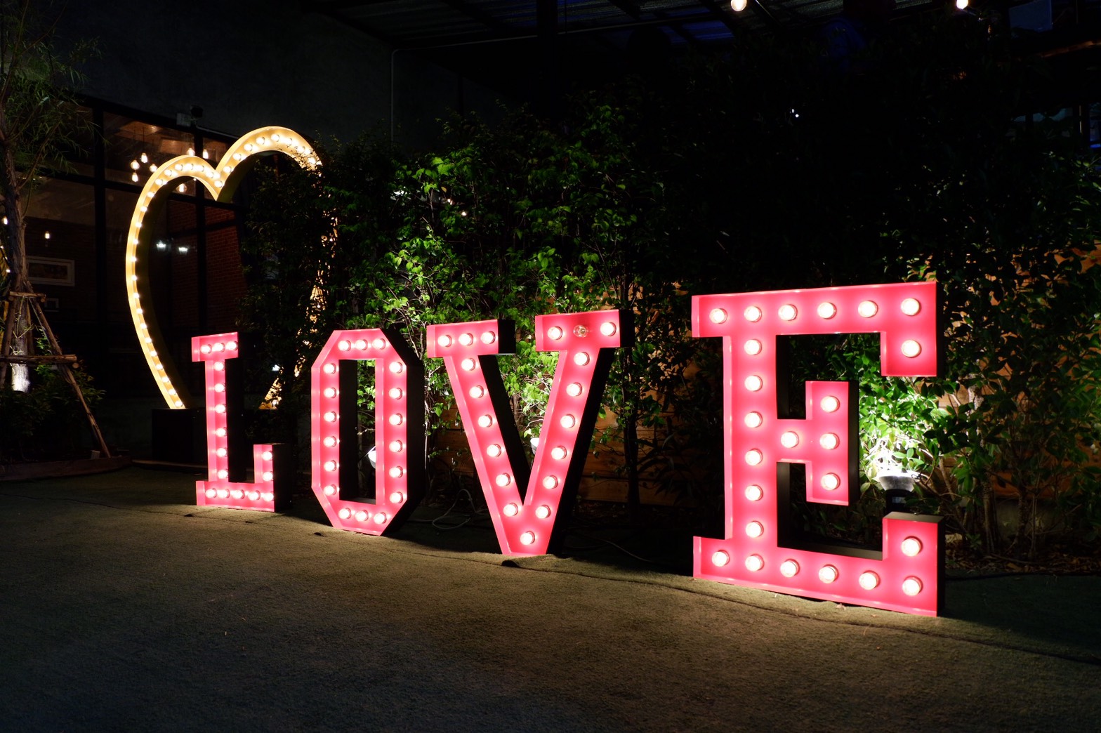 ป้ายไฟปิงปองหลอดไส้ ขนาดสูง 80 CM