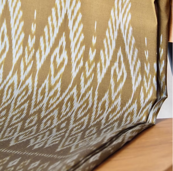 ซิ่น ผ้าไหมมัดหมี่ ไหมแท้ สีน้ำตาลทอง เลือกตามขนาด รหัส CISP-CT-103152