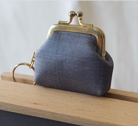 กระเป๋าสตางค์ ใส่เหรียญ ขนาด 7x7x2.5cm. สีเทาเข้ม GL-CT-103490