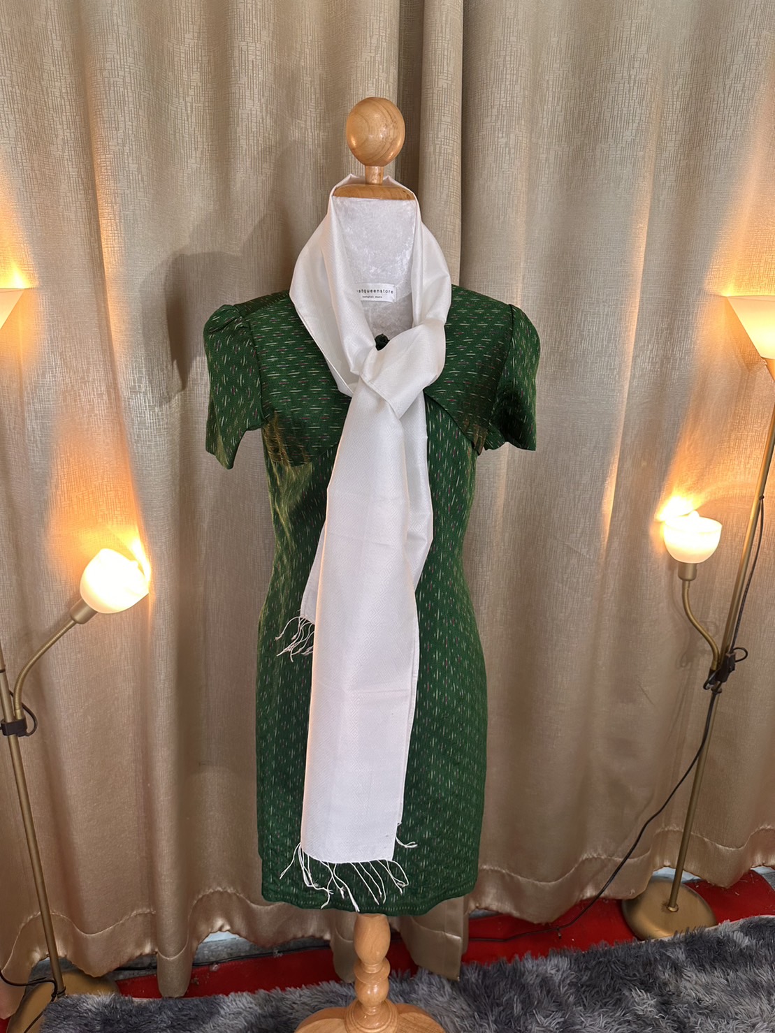 ผ้าพาดไหล่ ผ้าสไบนางรำ ยกดอก 6ตะกอ ขนาด 30x200ซม. พื้นสีขาว LW4A-JY1025661