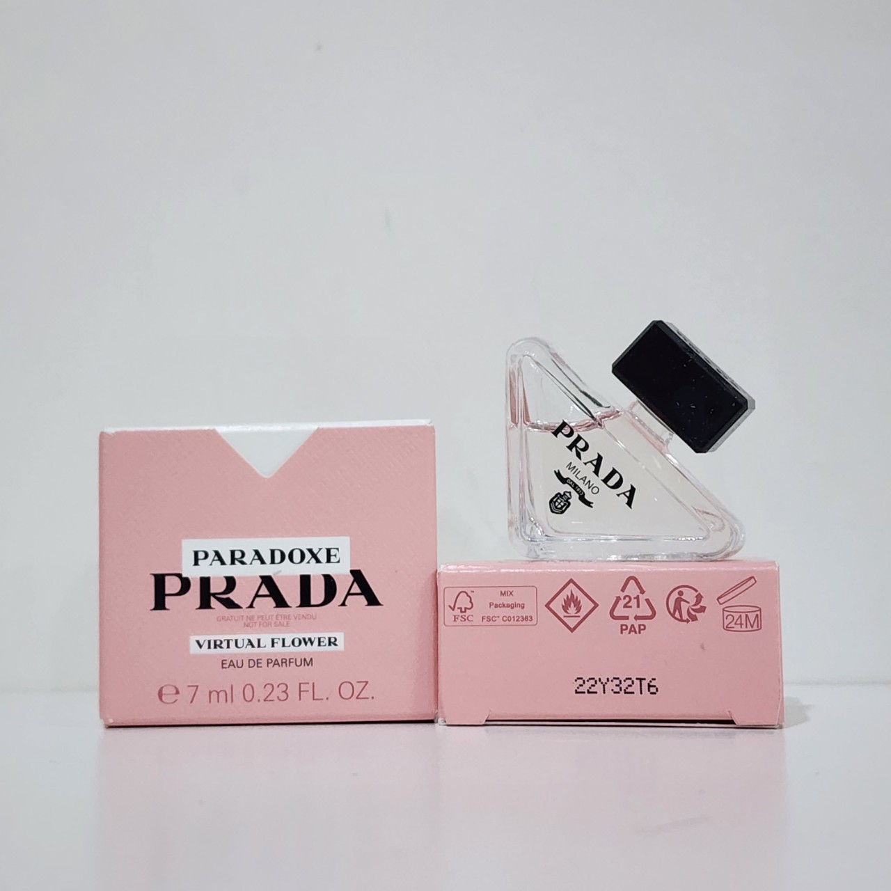 น้ำหอมจิ๋วมินิ Prada Paradoxe Virtual Flower EDP 7ml New 2024 แบบแต้มมีกล่อง ( Mini Perfume น้ำหอมขนาดพกพา) น้ำหอมจิ๋วมินิ ขวดน่ารัก ตั้งโชว์ก็สวย พกพาก็สะดวก หัวแต้มตามจุดชีพจร