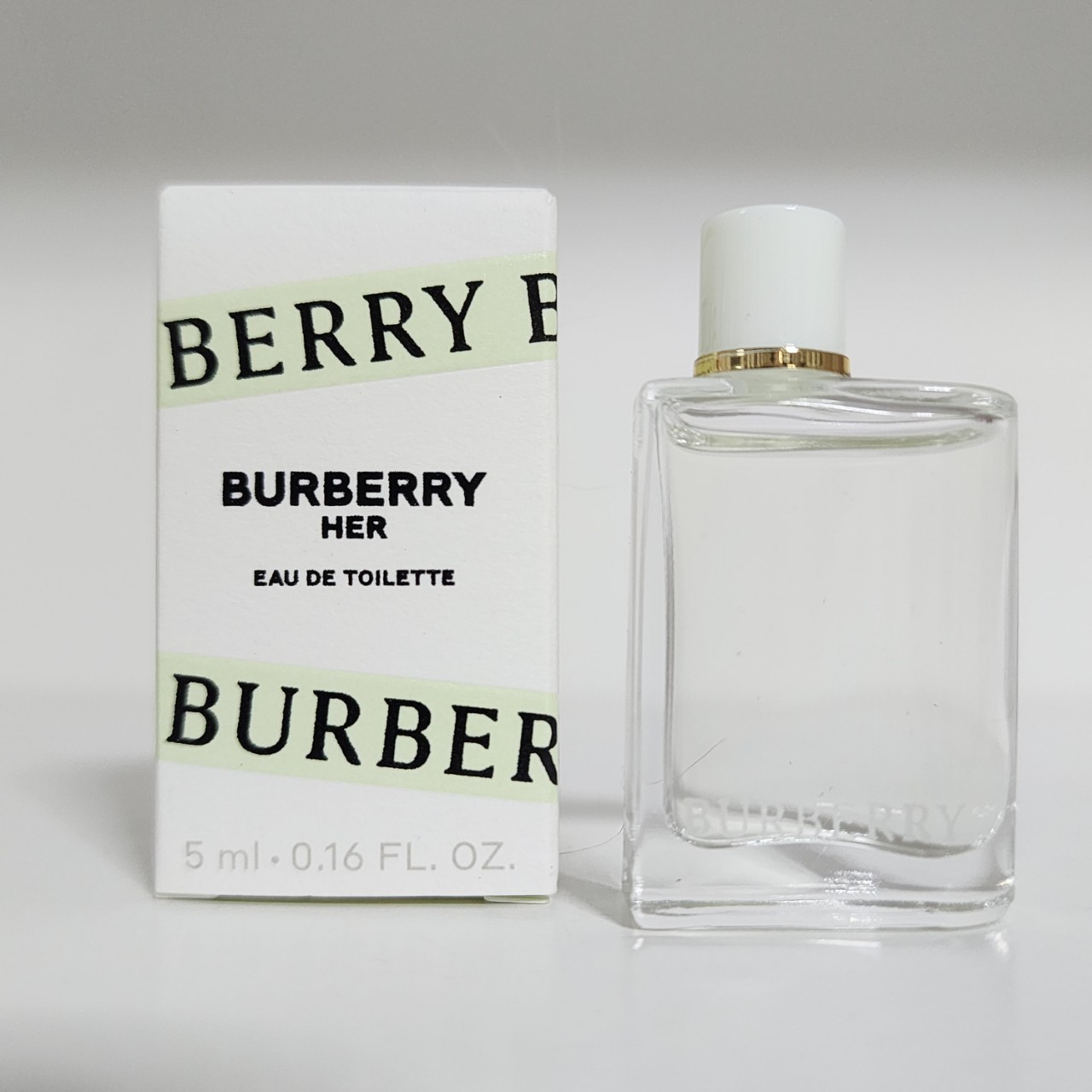 น้ำหอมจิ๋วมินิ Burberry Her Eau de Toilette 5ml กล่องป้ายไทยแบบแต้มมีกล่อง ( Mini Perfume น้ำหอมขนาดพกพา) น้ำหอมจิ๋วมินิ ขวดน่ารัก ตั้งโชว์ก็สวย พกพาก็สะดวก หัวแต้มตามจุดชีพจร