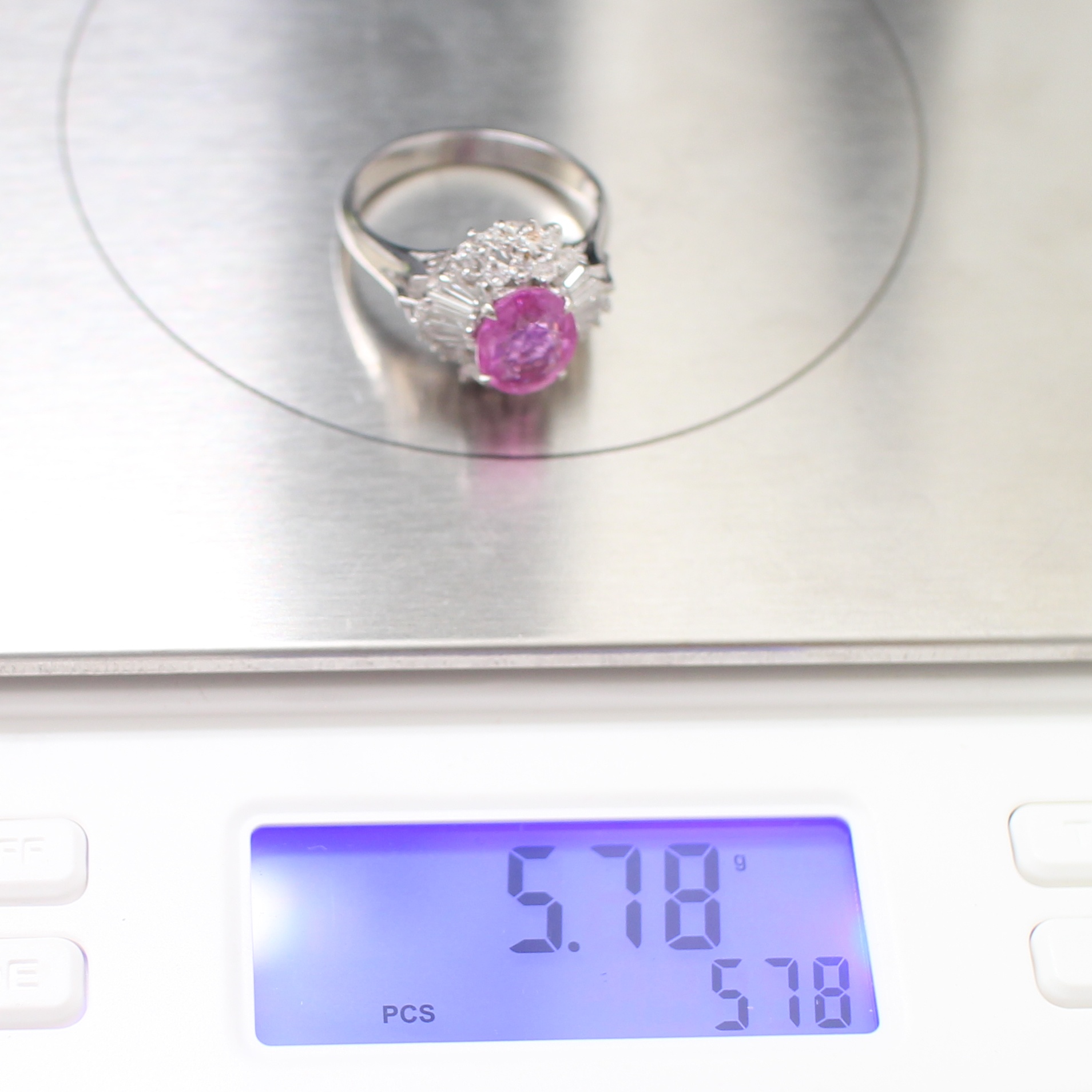 RG250553 แหวน Pink Sapphire ล้อมเพชร เพชรแท้ 0.64 กะรัต เรือน PT900 พลอย 2.02 กะรัต นน.รวม 5.78 กรัม ขนาดแหวน 53 มี Cer.t พลอยสวย เพชรขาวไฟดี