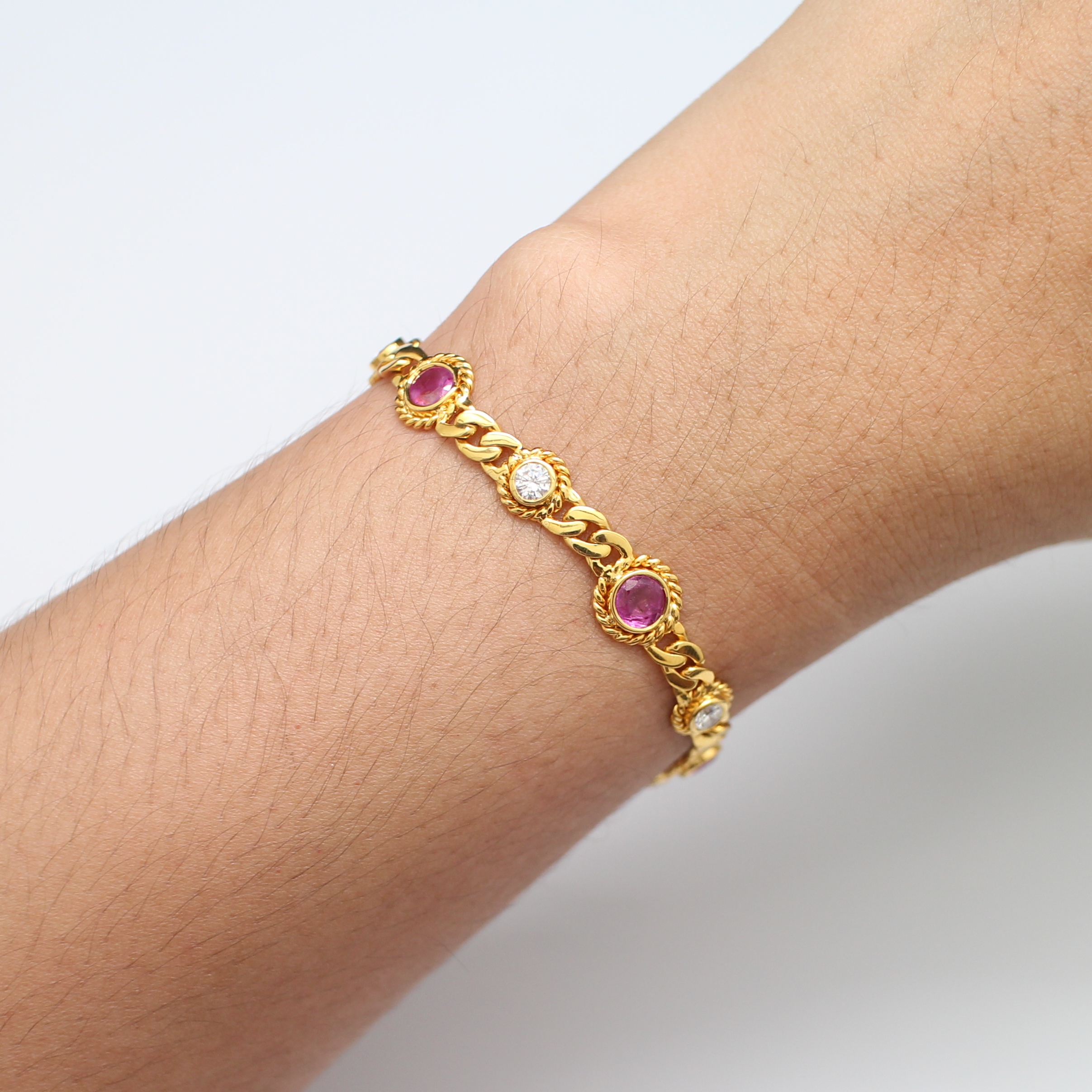 BL25032 สร้อยข้อมือทับทิมคั่นเพชร เพชรแท้ 5 เม็ด 0.80 กะรัต ทองแท้ 90% นน.รวม 12.42 กรัม ยาว 17 ซม.