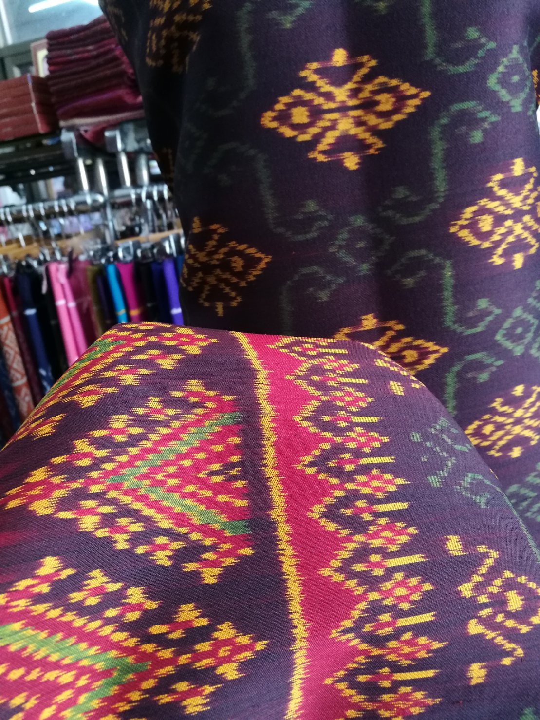ผ้าซิ่น+ซิ่น ไหมมัดหมี่ 3ตะกอ ไหมแท้ ขนาด 1x4เมตร สีม่วงเข้ม รหัส 4R2Q-NY062066