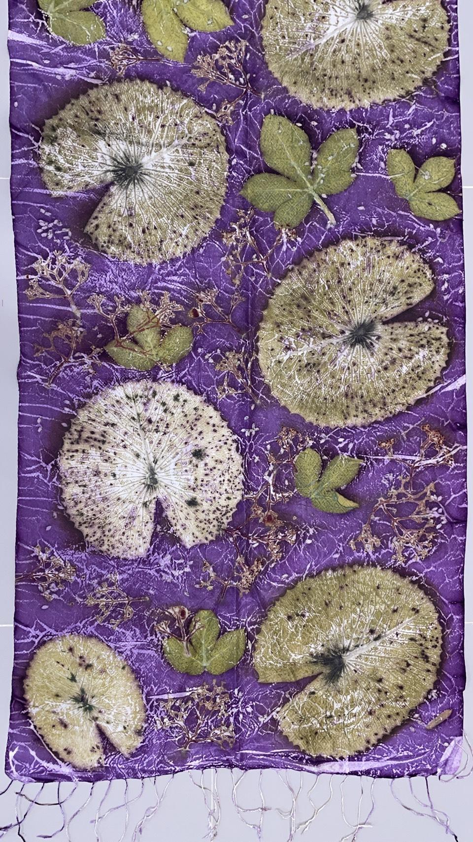 ผ้าคลุมไหล่ผ้าไหม Eco print เนื้อยกดอก มีชายครุย ขนาด 60x180ซม. สีม่วง รหัส ECO-82-1114684