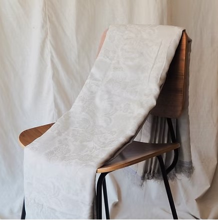 ผ้าไหมสปันซิลเกรด A+ ทอด้วยเครื่องอย่างประณีต Jacquard (แจ็คการ์ด) หน้ากว้าง 148 ซม. สีขาว ตัดขายเป็นหลา รหัส CISP-CT-103142