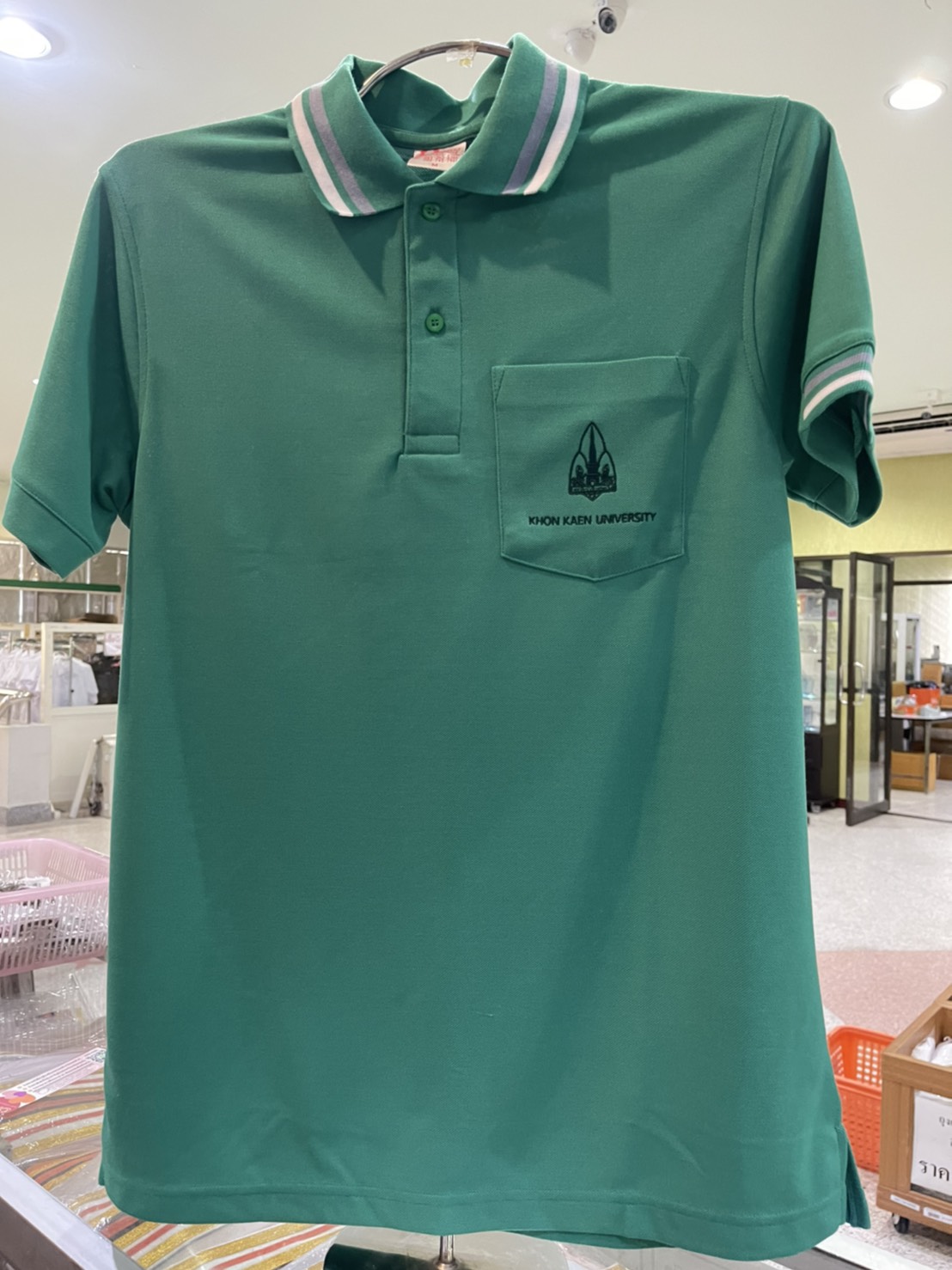 เสื้อโปโลเขียวมิ้น