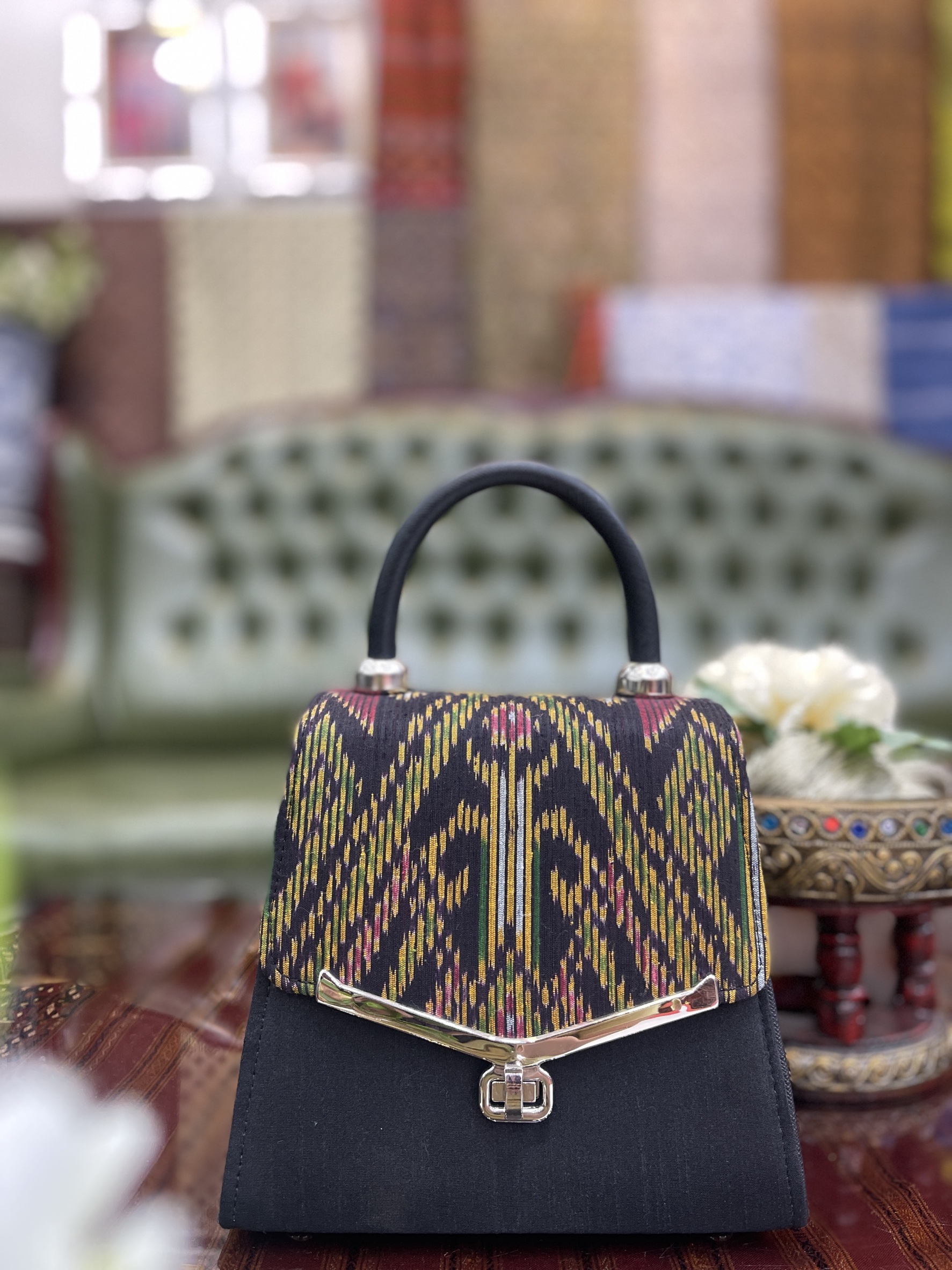 กระเป๋าถือ มัดหมี่ไหมแท้ สีดำ รหัส GLA-BM-12096813