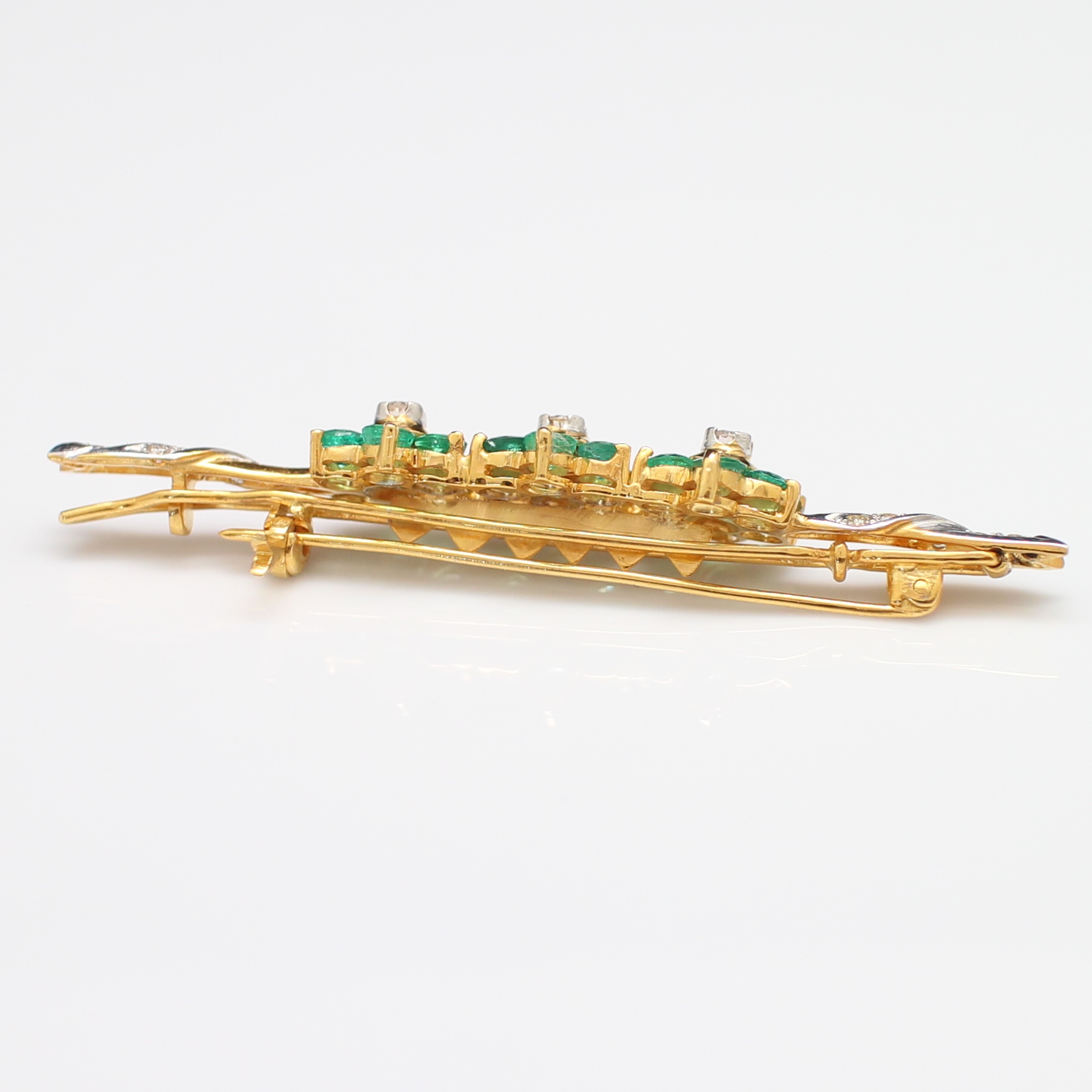 CL25020 กิ๊ฟมรกตดอกไม้ ประดับเพชรแท้ 0.40 กะรัต ทองแท้ 90% นน.รวม 7.2 กรัม เป็นเข็มกลัดได้