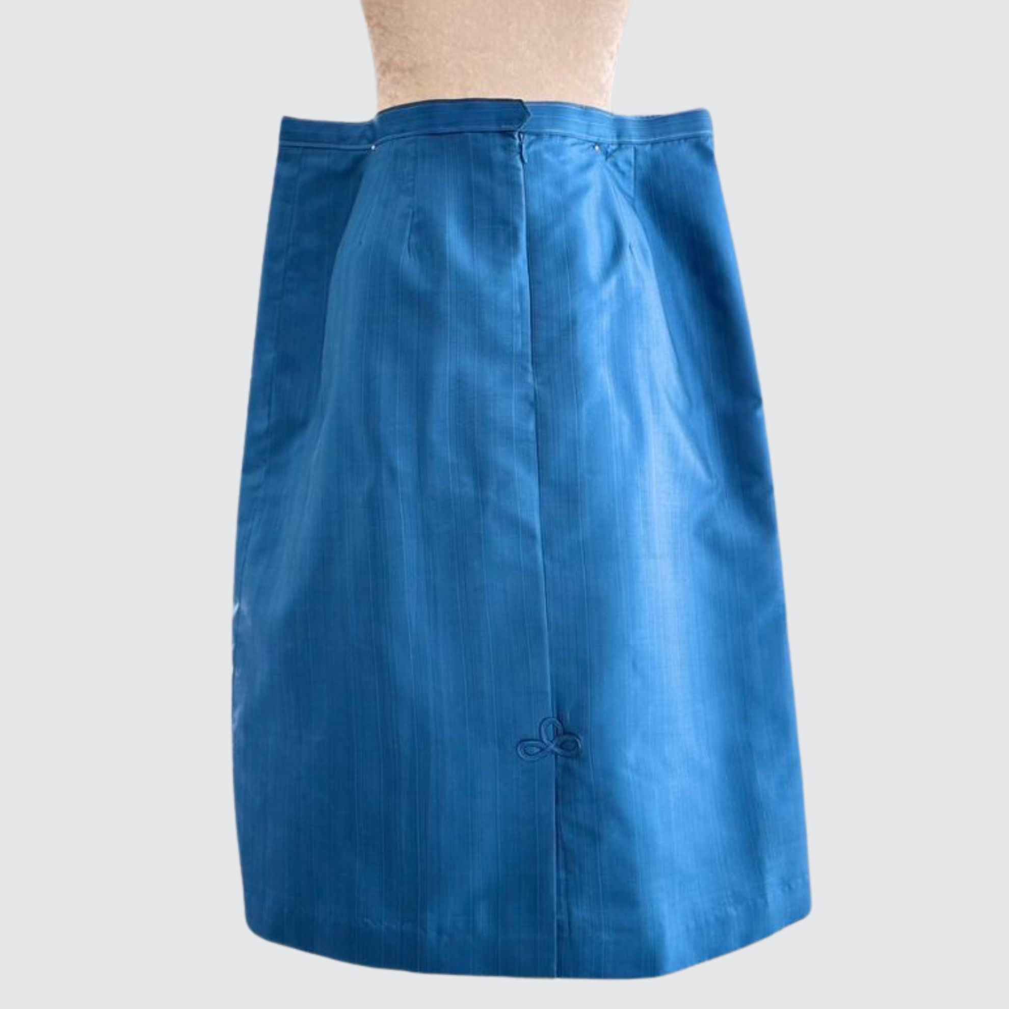 กระโปรงทรงสอบ ผ้าไหมสีพื้นเนื้อเรียบ ไหมแท้ | เลือกสี แจ้งไซส์ได้