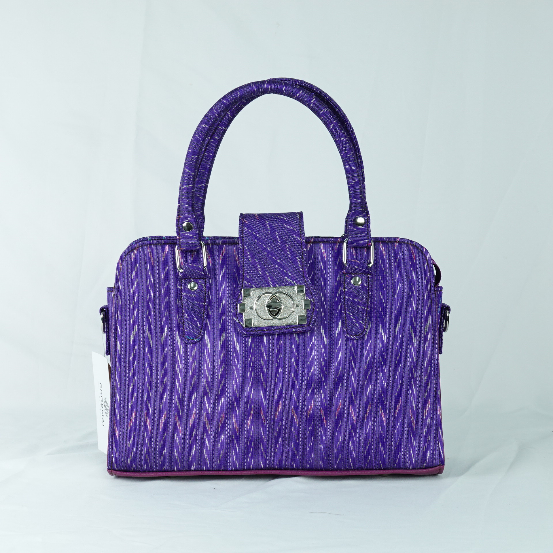 กระเป๋าถือผ้าไหม ทรงสี่เหลี่ยม ขนาด 10.5x28x20ซม. ความสูงหูจับ 34 ซม. ลายโฮล สีม่วง รหัส GLA-TT-0603687