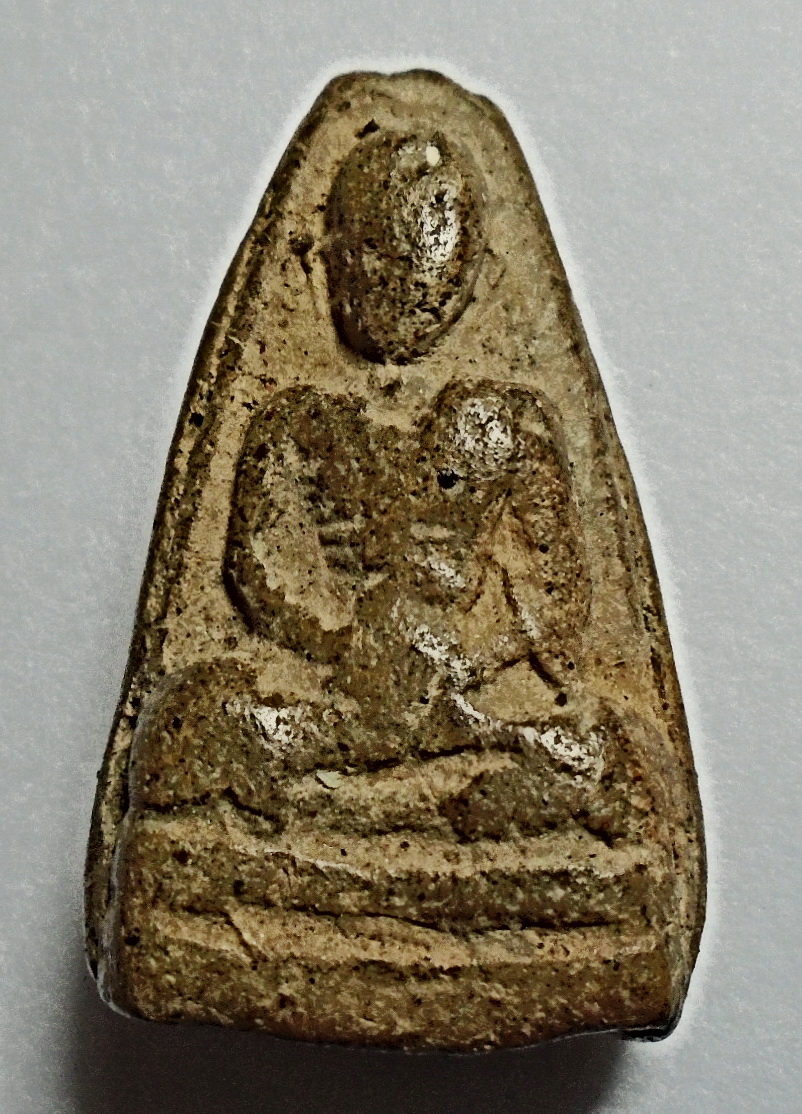 พระรูปเหมือนครูบาศรีวิชัย รุ่น อัฐิหลังย่น (ครูบาหลังย่น) วัดจามเทวี จ.ลำพูน