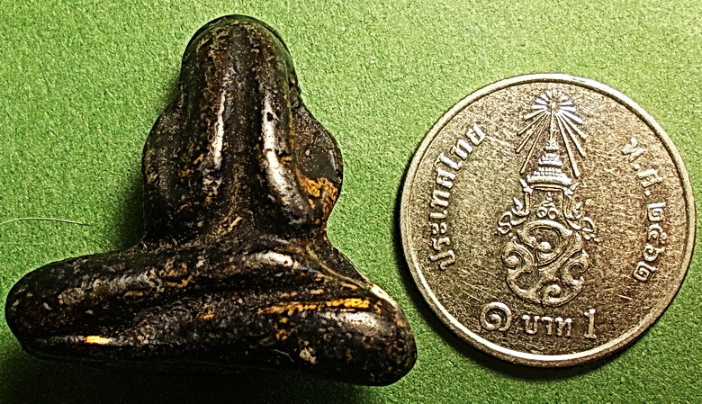 พระปิดตาเข่ากว้าง สายใต้