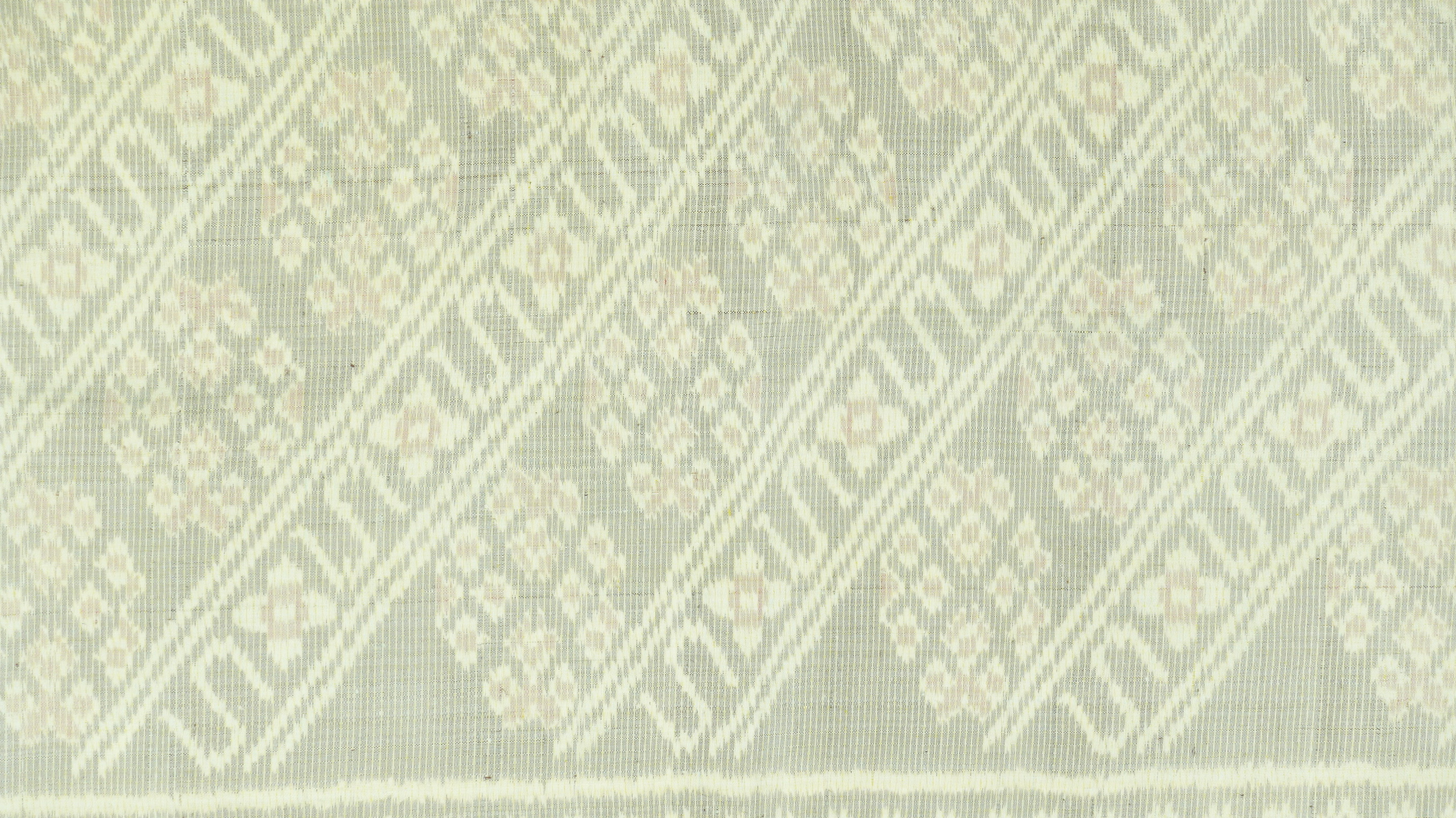 ซิ่น ผ้าไหมมัดหมี่ 2ตะกอ ไหมบ้านเนื้อหยาบนุ่ม ไหมแท้ เครือหางกระรอก สีธรรมชาติ ลายสิริราชพัสตราภรณ์ สีครีมเบจอ่อน เลือกขนาด รหัส M3P-ME-0324