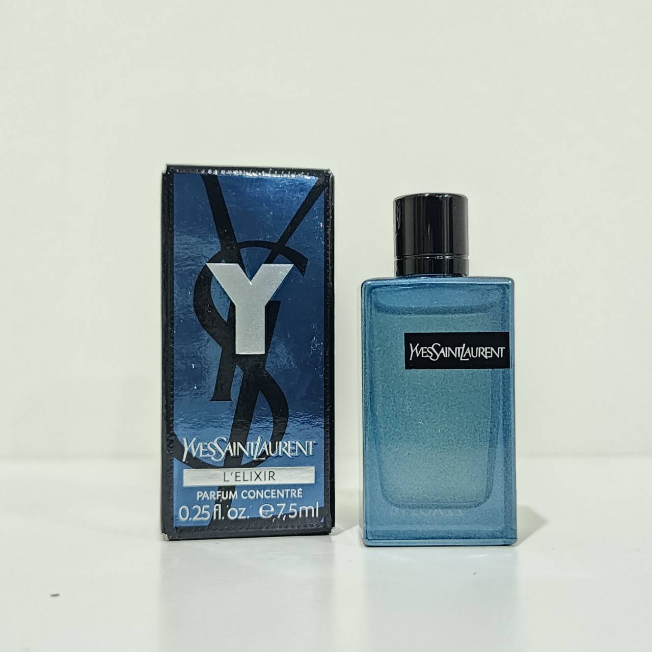 น้ำหอมจิ๋วมินิ YSL Y L'Elixir Parfum 7.5ml แบบแต้มมีกล่อง ( Mini Perfume น้ำหอมขนาดพกพา) น้ำหอมจิ๋วมินิ ขวดน่ารัก ตั้งโชว์ก็สวย พกพาก็สะดวก หัวแต้มตามจุดชีพจร