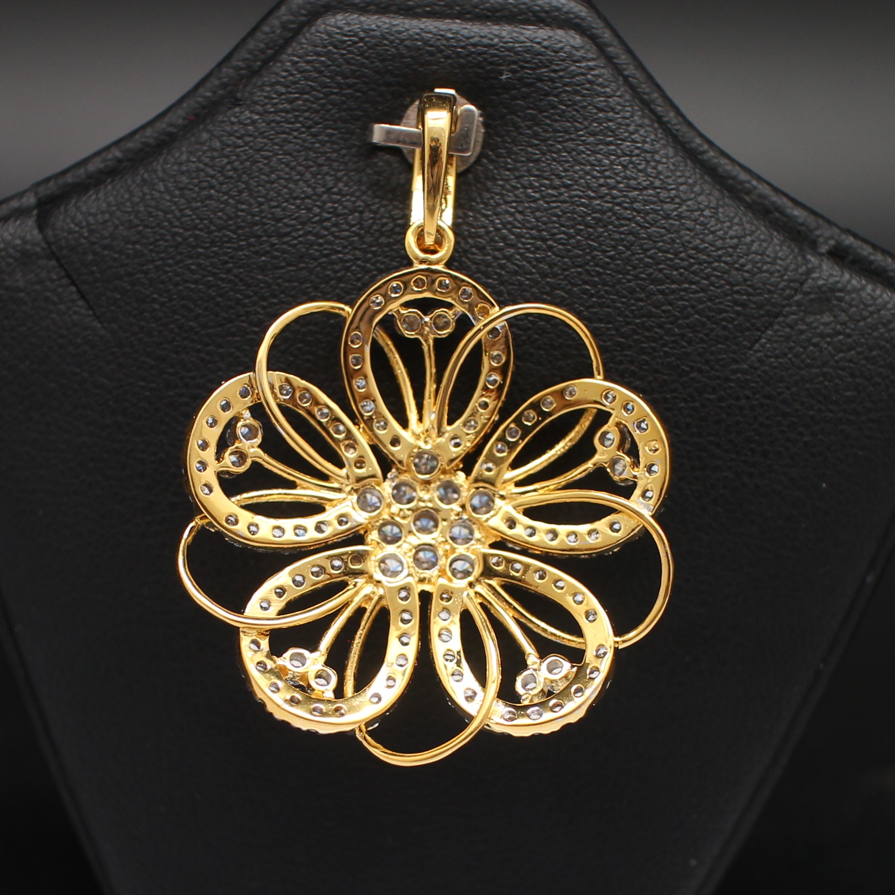 PD25023 จี้เพชรกระจุกดอกไม้ เพชรแท้ 119 เม็ด 2.08 กะรัต ทองแท้ 90% นน.รวม 8.7 กรัม เพชรขาว ไฟ