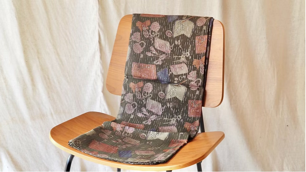 ผ้าไหมแก้วพิมพ์ลาย (ราคาต่อหลา) พื้นสีเขียวมะกอกเข้ม รหัส A4-CT-103503