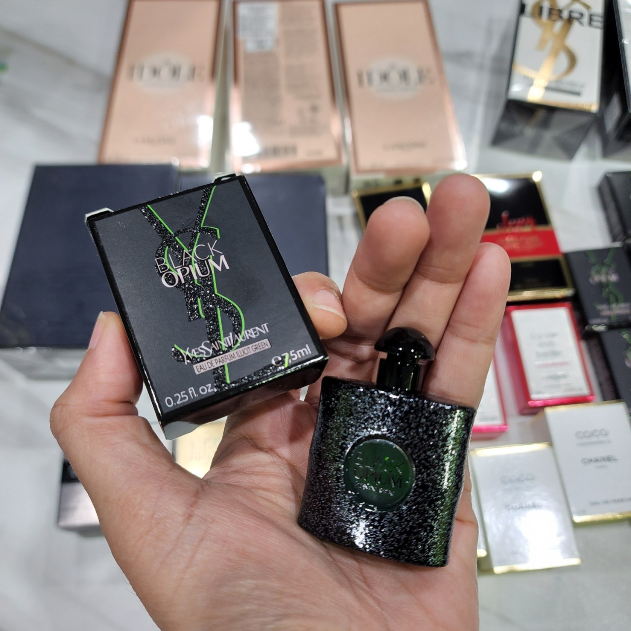 น้ำหอมจิ๋วมินิ YSL Black Opium Illicit Green (New 2022 ) 7.5ml แบบแต้มมีกล่อง ( Mini Perfume น้ำหอมขนาดพกพา) น้ำหอมจิ๋วมินิ ขวดน่ารัก ตั้งโชว์ก็สวย พกพาก็สะดวก หัวแต้มตามจุดชีพจร