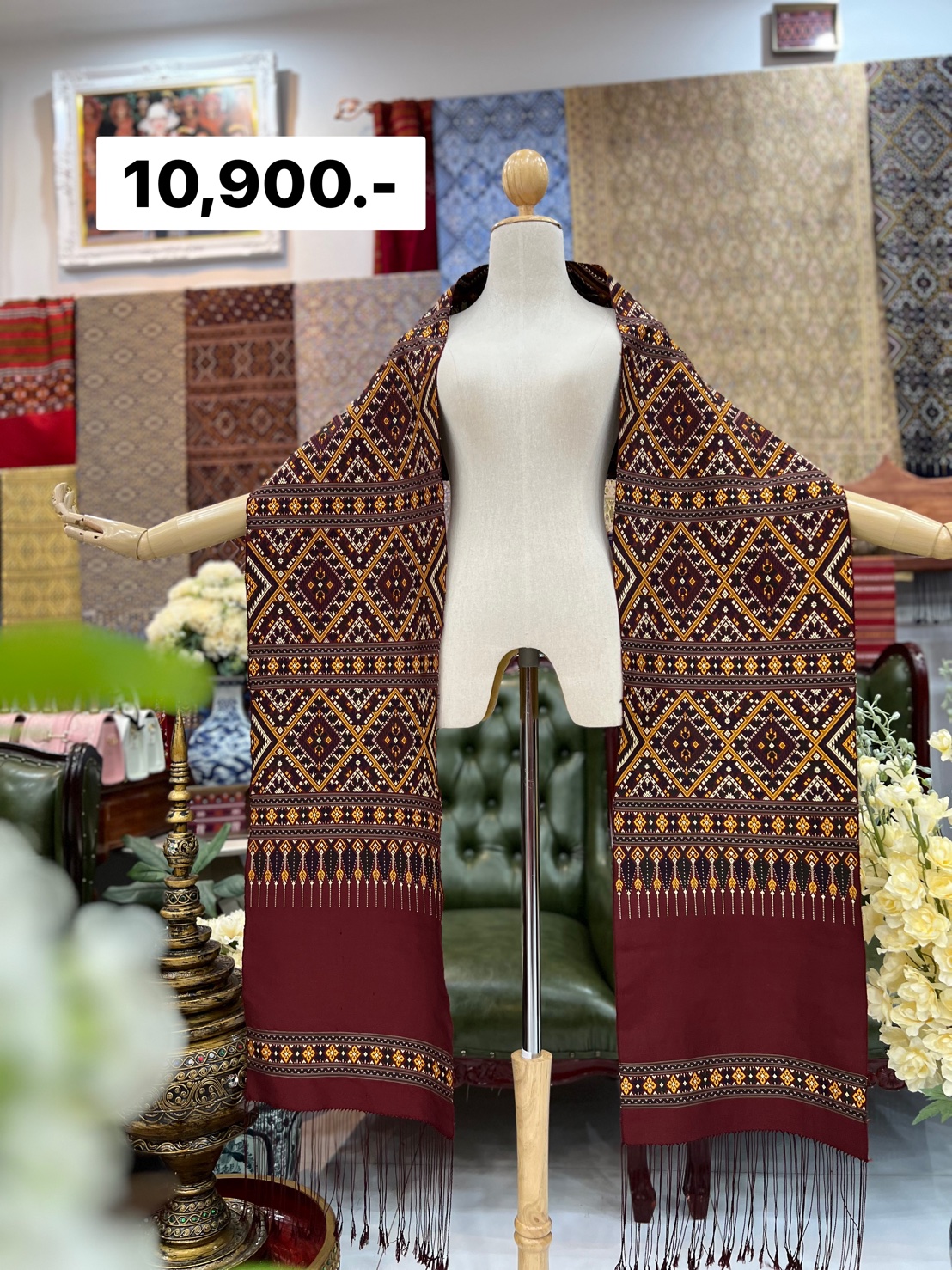ผ้าพันคอ ไหมแพรวา ไหมแท้ ขนาด 30ซม.x2.30ซม. พื้นสีแดง รหัสZE-BM-0721683
