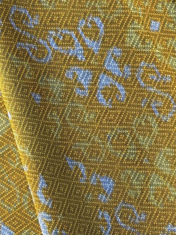 ซิ่น ผ้าไหมมัดหมี่ ทอยกดอก 6ตะกอ ขนาด 1x2 เมตร ลายดอกรักราชกัญญา สีเหลืองทอง รหัส PCS-NY-11226814