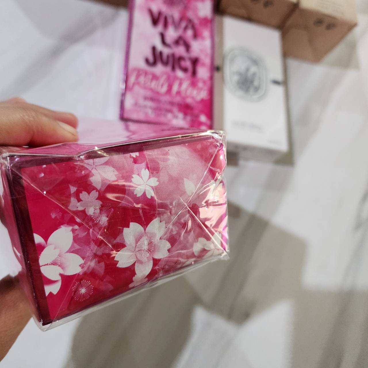 น้ำหอม Juicy Couture Viva La Juicy Petals Please 100ml กล่องซีล กล่องบุบ