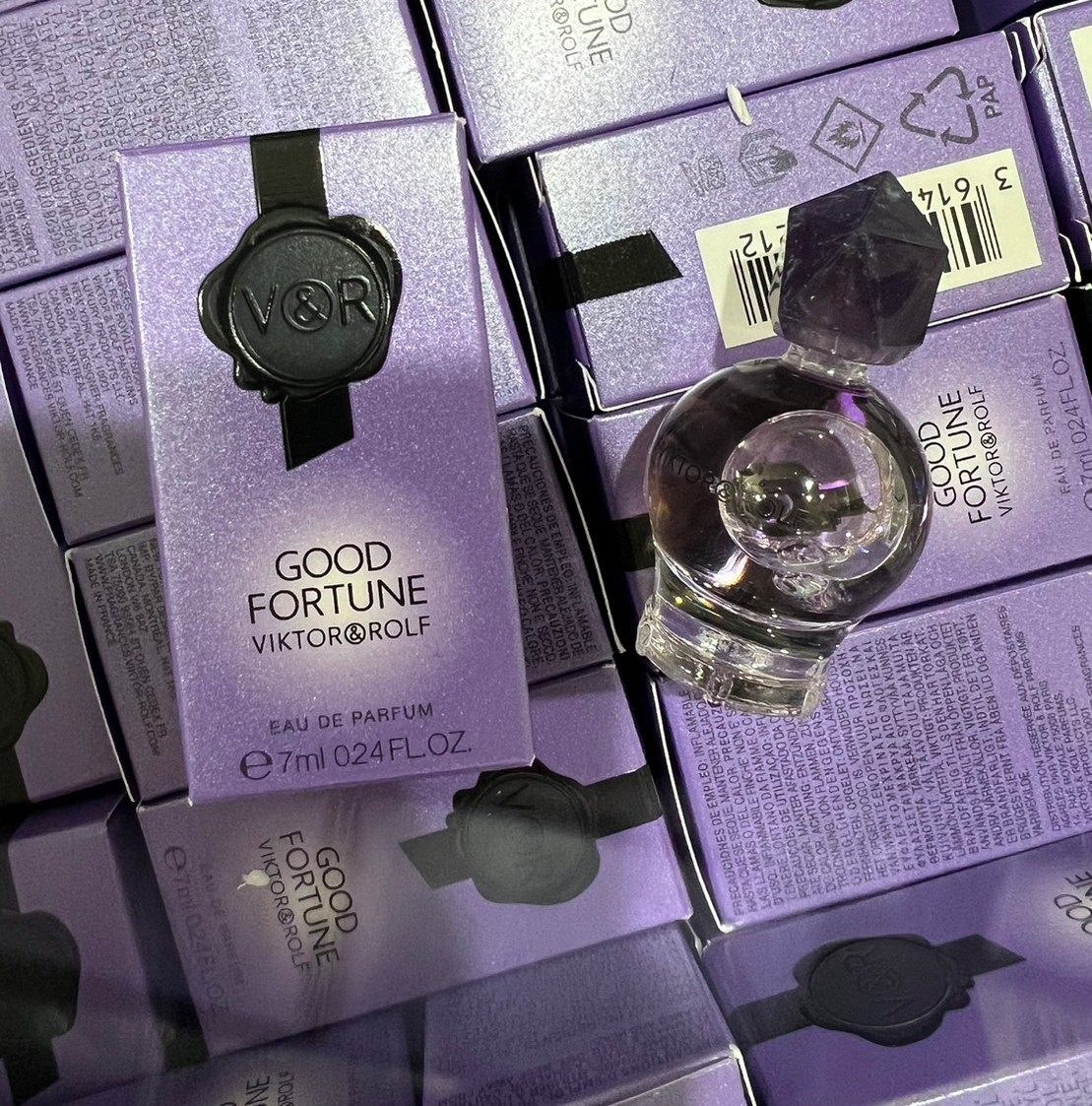 น้ำหอมจิ๋วมินิ V&R Viktor&Rolf Good Fortune EDP 7ml แบบแต้มมีกล่อง ( Mini Perfume น้ำหอมขนาดพกพา) น้ำหอมจิ๋วมินิ ขวดน่ารัก ตั้งโชว์ก็สวย พกพาก็สะดวก หัวแต้มตามจุดชีพจร