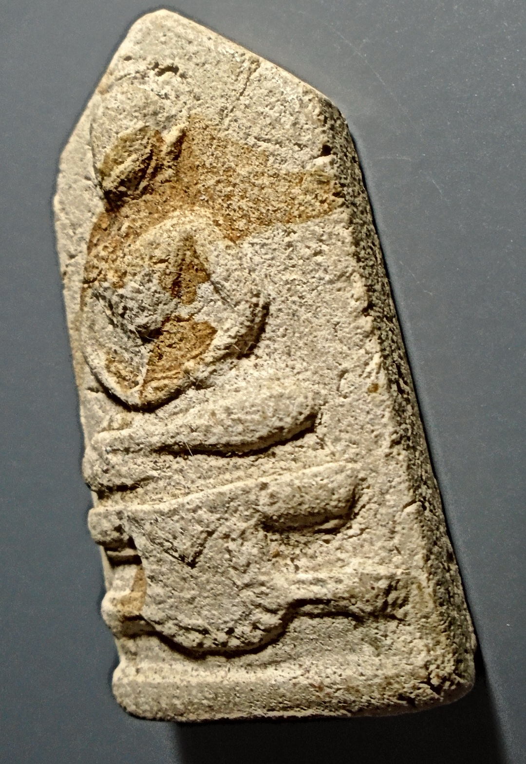 พระผงห้าเหลี่ยมฐานผ้าทิพย์ ล้อพิมพ์วัดสามปลื้ม เนื้อผง หลังโค๊ต