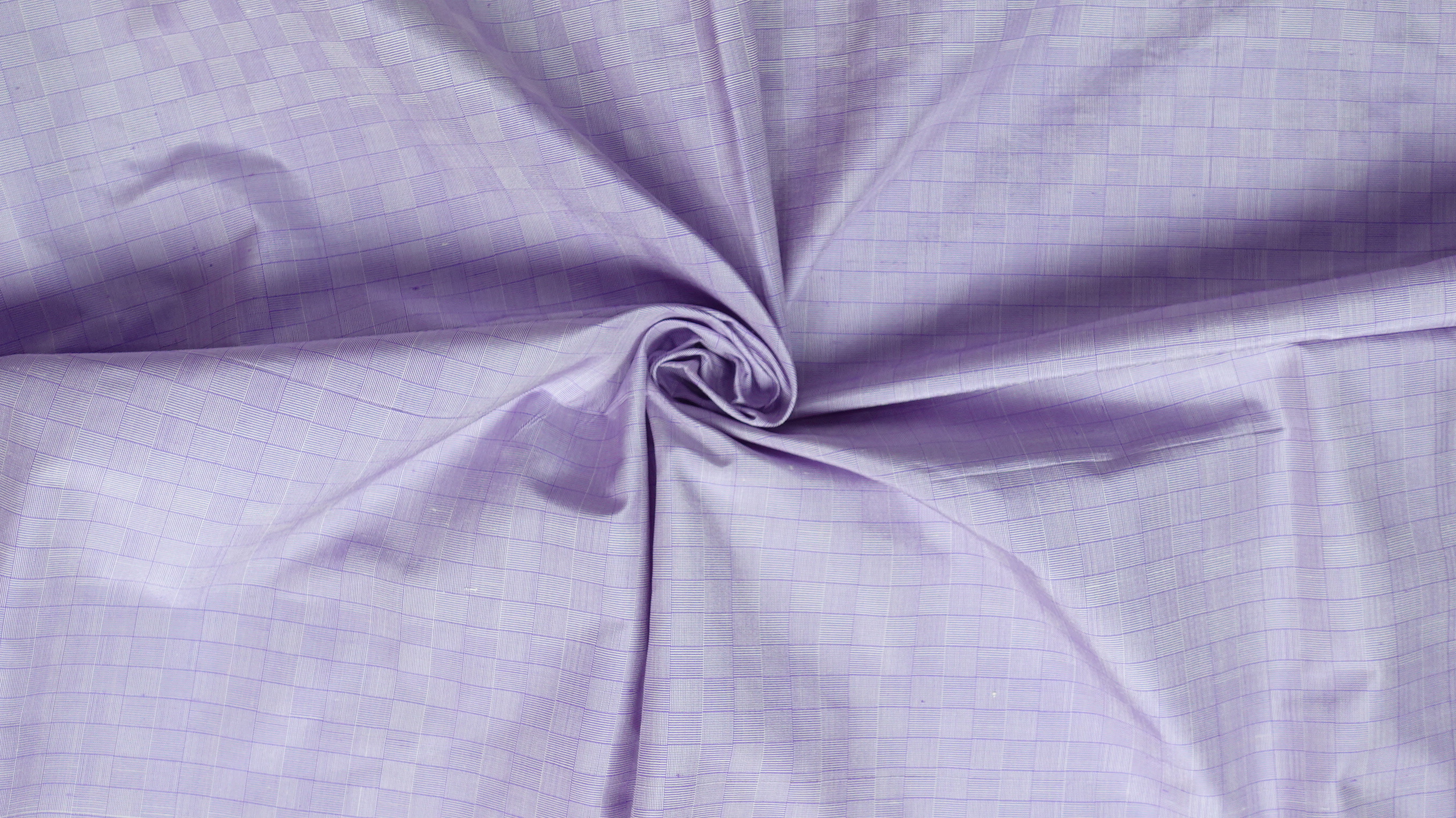 ผ้าไหมลายเกล็ดเต่า เนื้อไหมบ้าน ไหมแท้ สีม่วงดอกมะเขืออ่อน ขายตามความยาวหลา รหัส R1D-NY-01236806