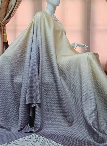 ผ้าไหมย้อมสไลด์สี ยกดอกลูกแก้ว สีครีม-สีเทา เลือกขนาด รหัส BT-TT-1126671142