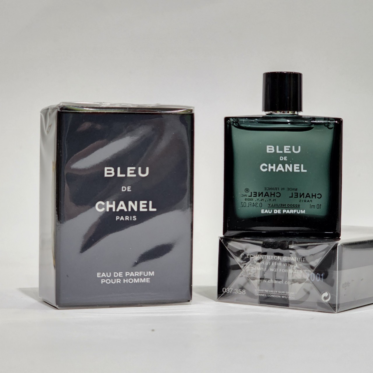 น้ำหอมจิ๋วมินิ Chanel Bleu De Chanel EDP 10ml พร้อมกล่องซีล แบบแต้มมีกล่อง ( Mini Perfume น้ำหอมขนาดพกพา) น้ำหอมจิ๋วมินิ ขวดน่ารัก ตั้งโชว์ก็สวย พกพาก็สะดวก หัวแต้มตามจุดชีพจร