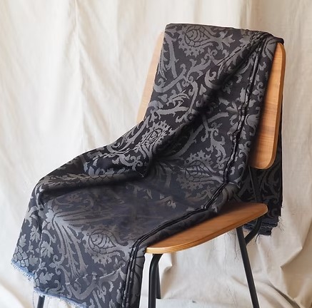 ผ้าไหมสปันซิลเกรด A+ ทอด้วยเครื่องอย่างประณีต Jacquard (แจ็คการ์ด) หน้ากว้าง 148 ซม. สีดำ ตัดขายเป็นหลา รหัส CISP-CT-103139