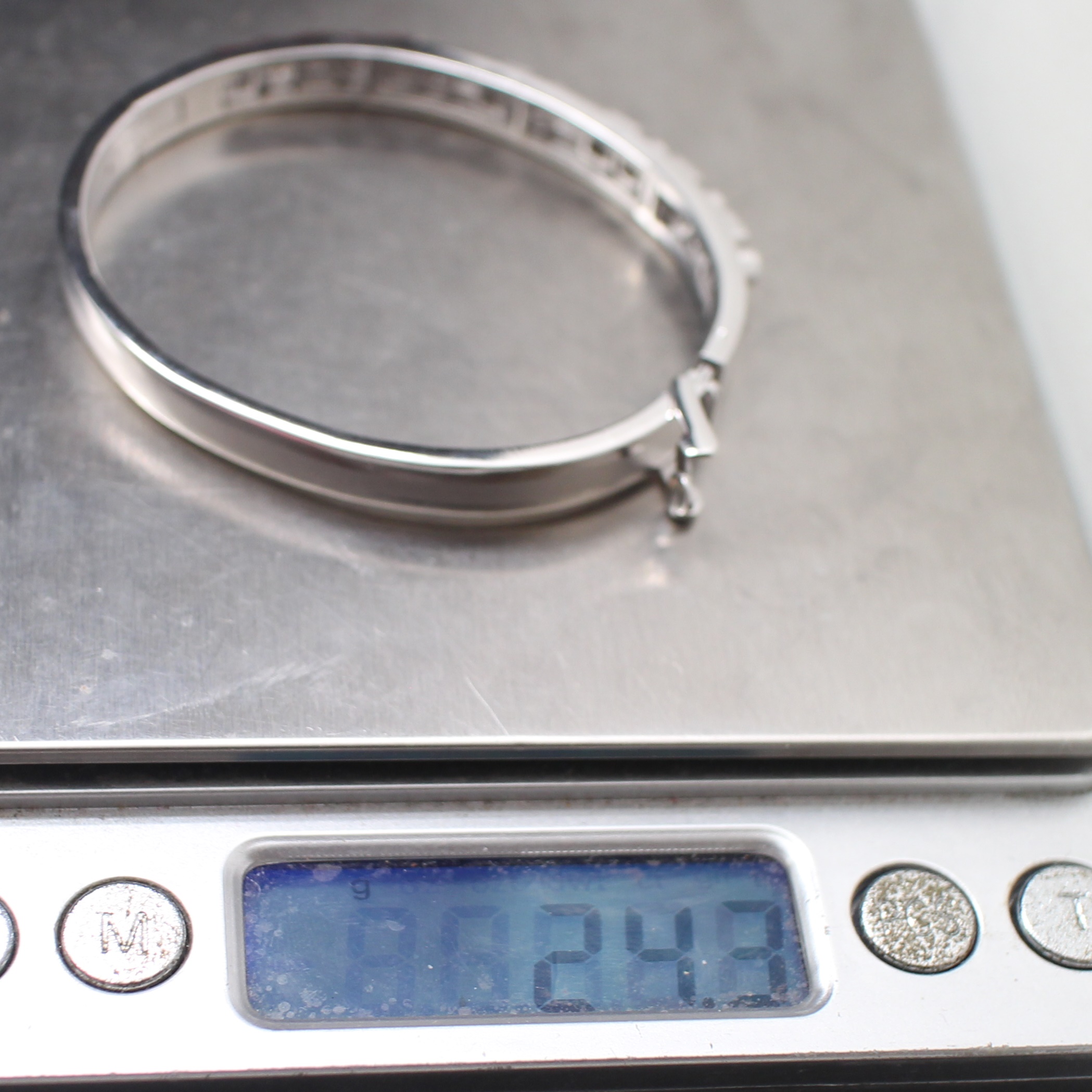 BL25069 กำไลเพชรกลิ้ง เพชรแท้ 14 เม็ด 0.98 กะรัต ทองแท้ 18k นน.รวม 24.3 กรัม เส้นผ่านศูนย์กลาง 5.4 ซม. เพชรไฟดี