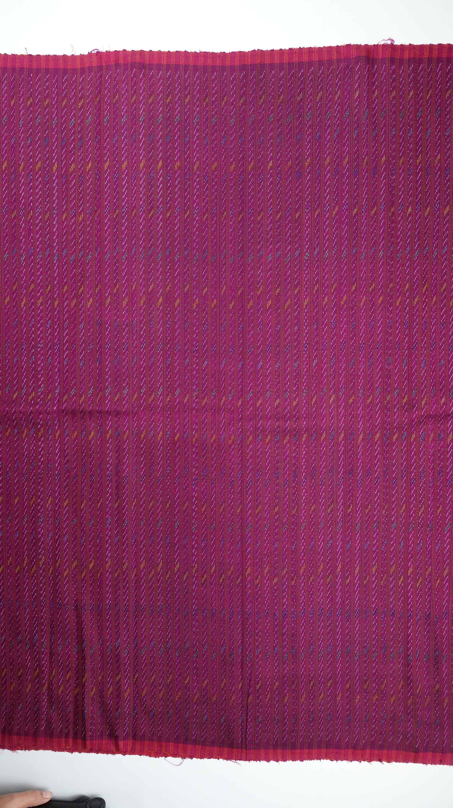 (ผ้าชุด)ไหมมัดหมี่ 3ตะกอ ไหมแท้ (ผ้าลาย 2เมตร+สีพื้น2เมตร) โทนสีชมพูแดง รหัส M3-ME-066-12226713