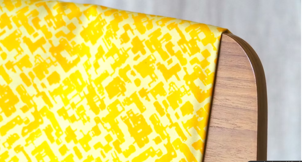 ผ้าไหมพิมพ์ลายไหม 2เส้น เนื้อเรียบ (ราคาต่อหลา) พื้นสีเหลือง รหัส A4-CT-103497