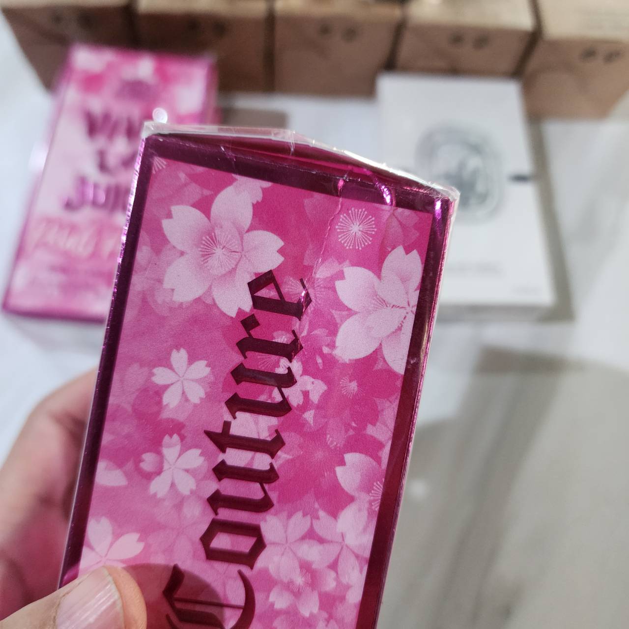 น้ำหอม Juicy Couture Viva La Juicy Petals Please 100ml กล่องซีล กล่องบุบ