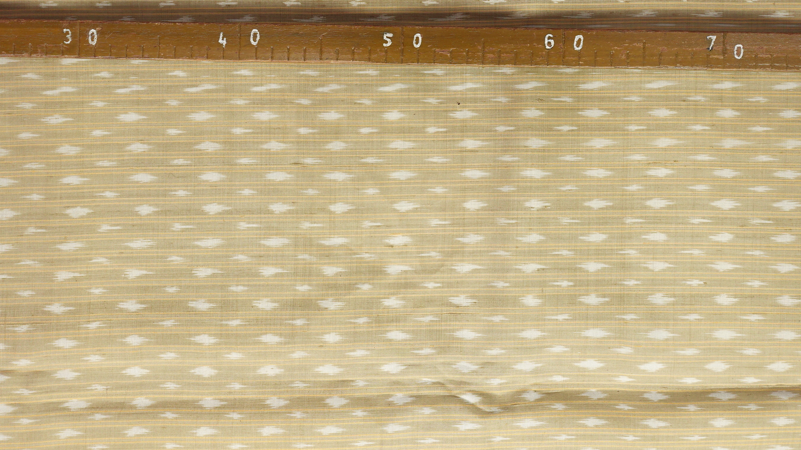 ผ้าไหมมัดหมี่ เนื้อไหมบ้าน ไหมแท้ สีธรรมชาติ สีเหลืองครีม ตัดขายเป็นเมตร รหัส CISP-NY-0124681