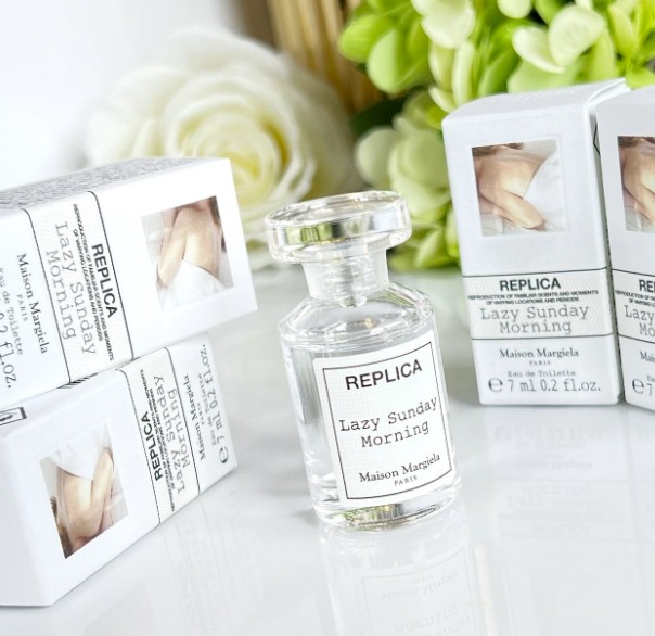 น้ำหอมจิ๋วมินิ Maison Margiela Replica Replica Lazy Sunday Morning 7ml แบบแต้มมีกล่อง ( Mini Perfume น้ำหอมขนาดพกพา) น้ำหอมจิ๋วมินิ ขวดน่ารัก ตั้งโชว์ก็สวย พกพาก็สะดวก หัวแต้มตามจุดชีพจร